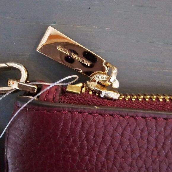 Michael Kors Women\'s Dark Berry Jet Set Charm Top Zip Wristlet Size Medium